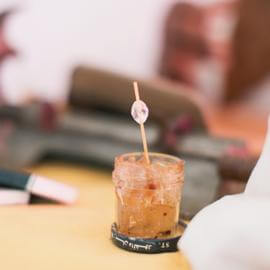 Glas mit Kleber für die Zigarrenherstellung