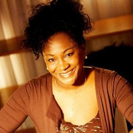 Impression von einer Zigarrenrollerin bei der Arbeit