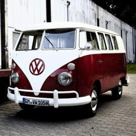 restaurierter VW Bulli rot7weiss